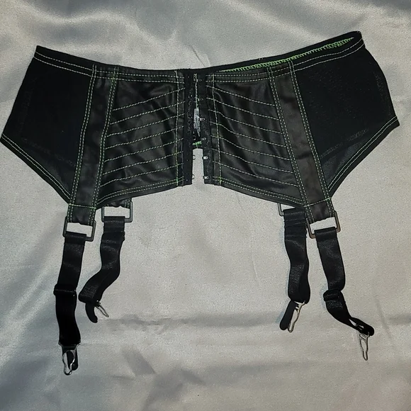 Lip Service Desensitized Garter Belt S - Picture 2 of 4